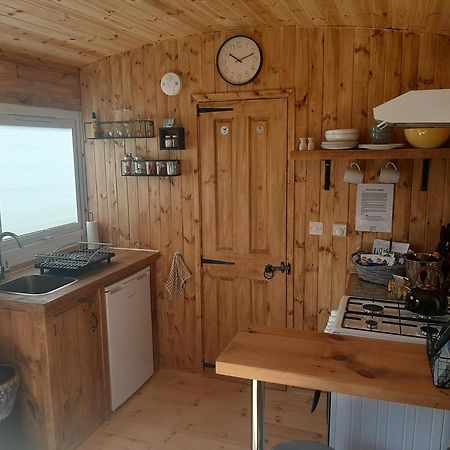 Anglesey New Modern Shepherds Hut With Spa Hot Tub Gwalchmai Exterior foto