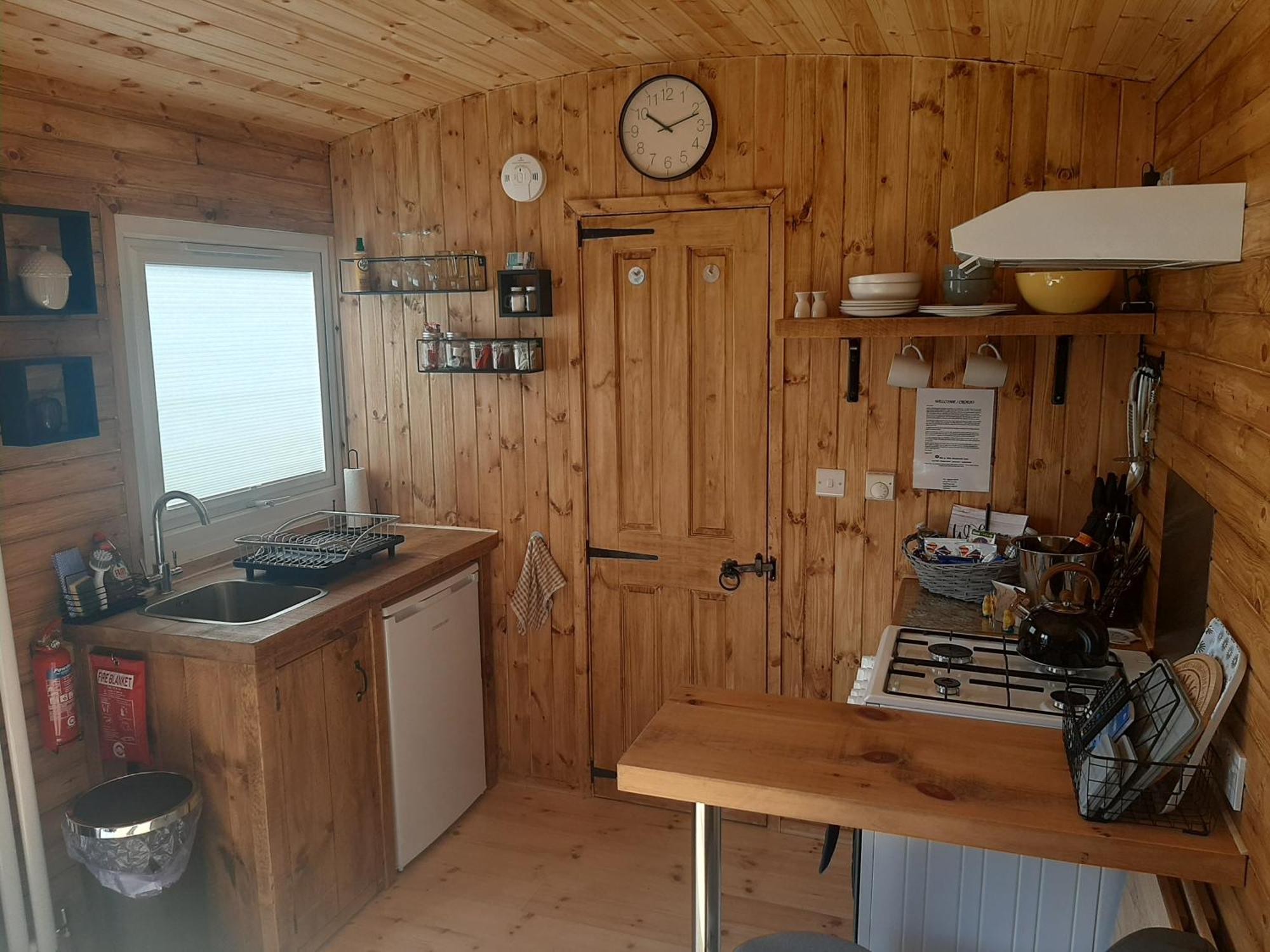 Anglesey New Modern Shepherds Hut With Spa Hot Tub Gwalchmai Exterior foto