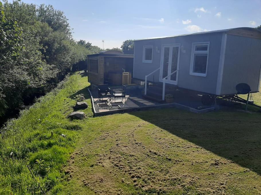 Anglesey New Modern Shepherds Hut With Spa Hot Tub Gwalchmai Exterior foto