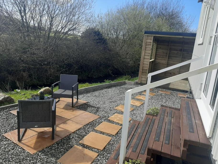 Anglesey New Modern Shepherds Hut With Spa Hot Tub Gwalchmai Exterior foto